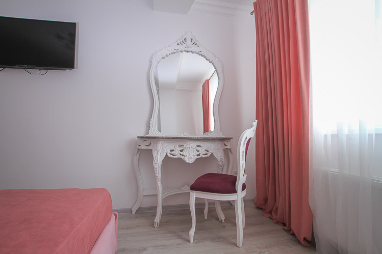 Bright Botanica Apartment is a 3 rooms apartment for rent in Chisinau, Moldova
